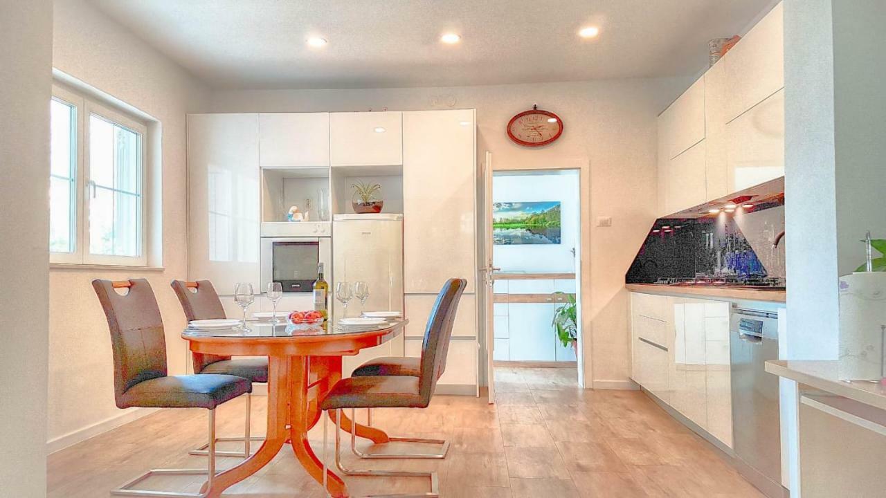 מאקרסקה Apartments Anica & Gabriela מראה חיצוני תמונה